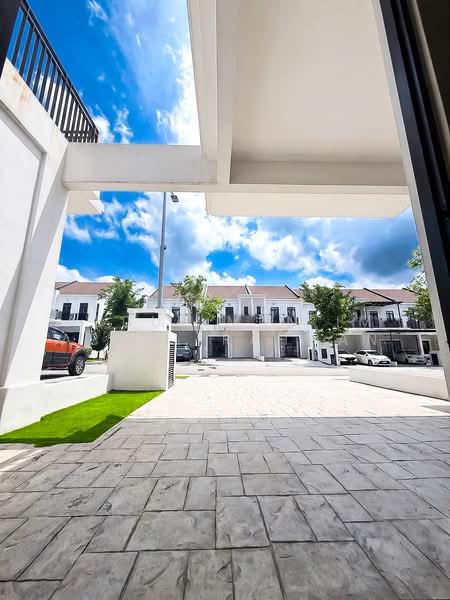 Terraced House for Sale in Dengkil (Selangor) - Abdul Mun'im Abdul Rahman - Car Porch (Decoration consept)  - PropertyGuru.com.my