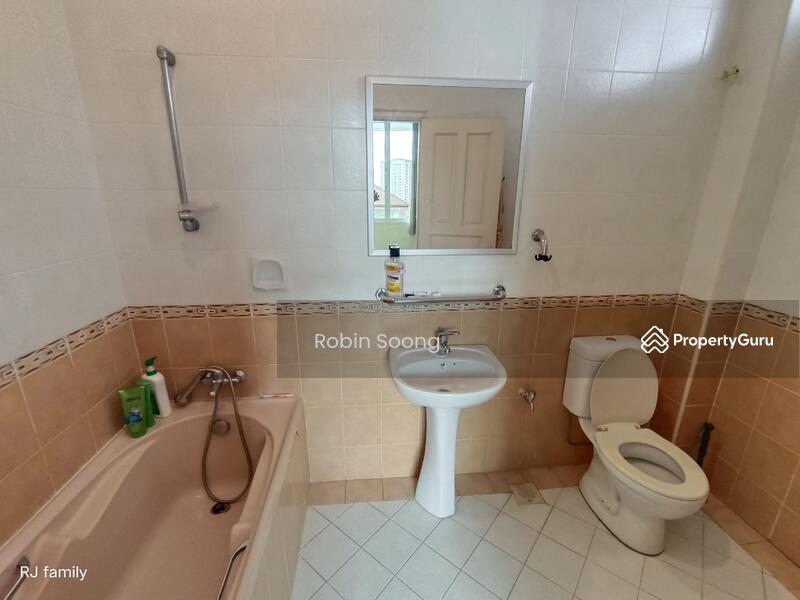 For Sale - 3 Storey Freehold Semi D in Bukit Beruang