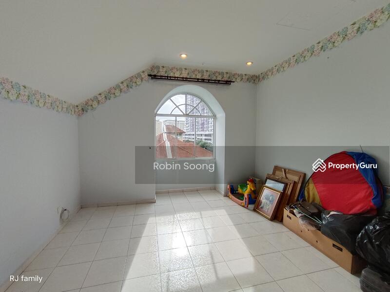 For Sale - 3 Storey Freehold Semi D in Bukit Beruang
