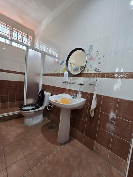 Bungalow House for Sale in Kampung Gertak Merah (Johor Bahru) - Au Yong Lucy - Bathroom - PropertyGuru.com.my
