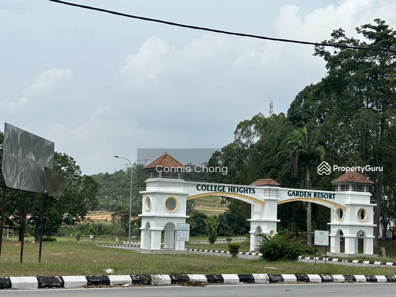 Bungalow Lot College Heights Garden Resort, Mantin, Nilai, Lorong