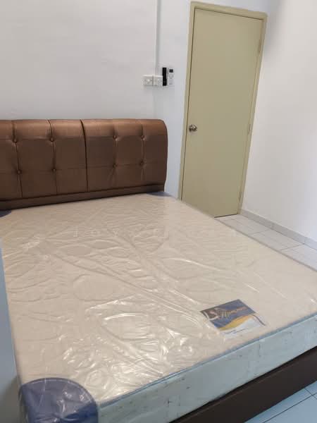 Pangsapuri untuk Disewa di Seri Molek Perdana - Joyce Gan - Bedroom - PropertyGuru.com.my