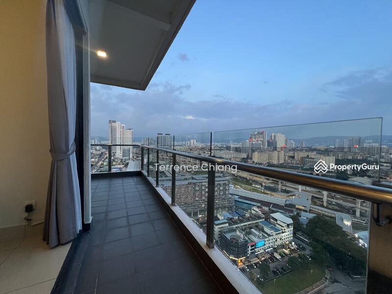 Spacious Balcony (L Shape)