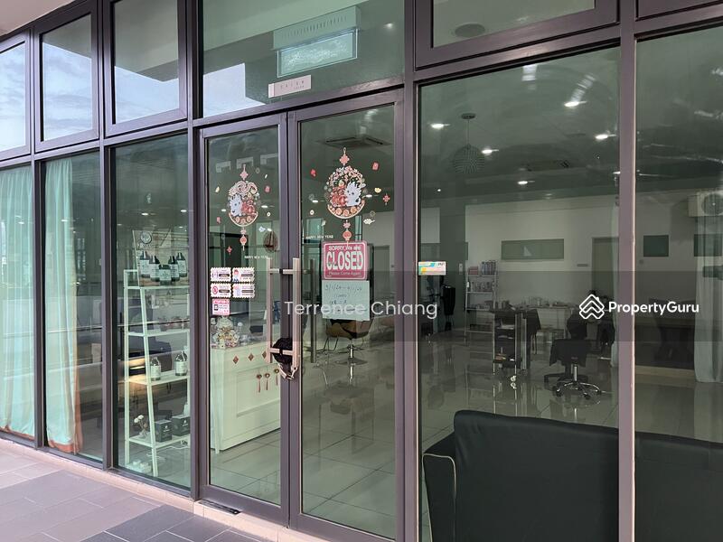 Saloon 