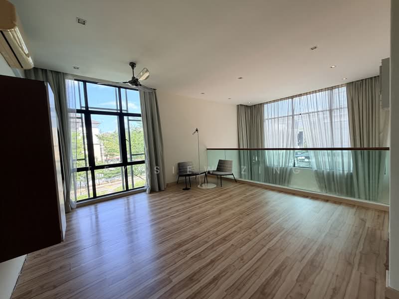 Semi-Detached House for Sale in Taman Bukit Serdang (Seri Kembangan) - Tey Siew Zing - Living Room - PropertyGuru.com.my