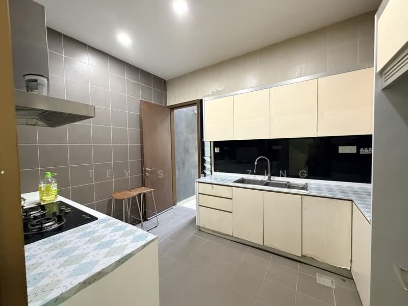 Semi-Detached House for Sale in Taman Bukit Serdang (Seri Kembangan) - Tey Siew Zing - Kitchen - PropertyGuru.com.my