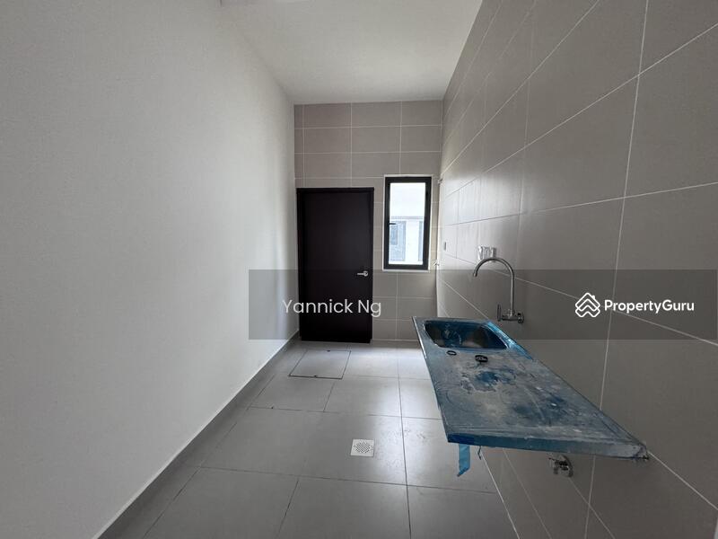 3-storey Terraced House for Sale in Batu 9 (Cheras) - Yannick Ng - PropertyGuru.com.my