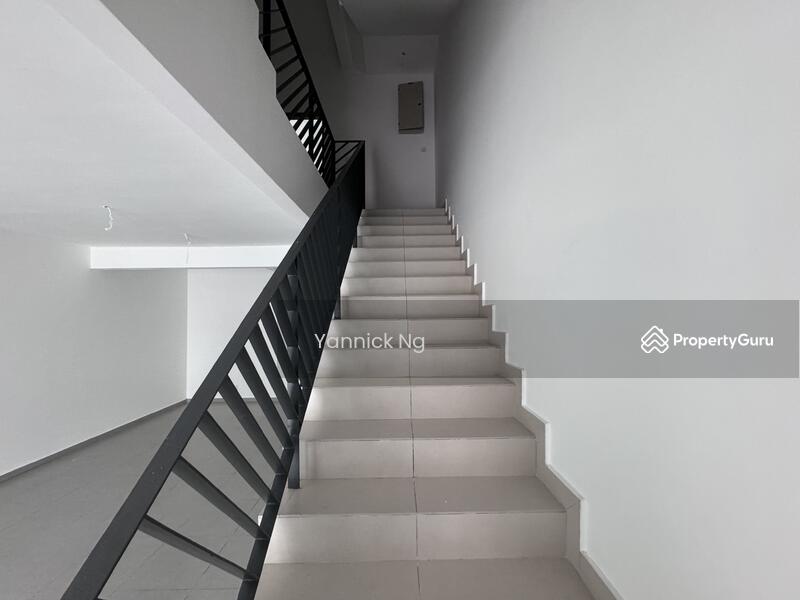 3-storey Terraced House for Sale in Batu 9 (Cheras) - Yannick Ng - PropertyGuru.com.my