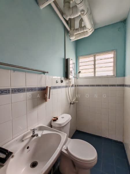 Pangsapuri untuk Dijual di Akasia Apartment - Joanne Wong - Bathroom - PropertyGuru.com.my