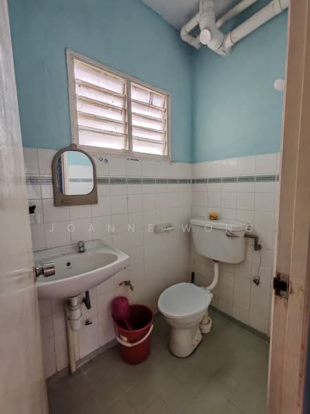 Pangsapuri untuk Dijual di Akasia Apartment - Joanne Wong - Bathroom - PropertyGuru.com.my