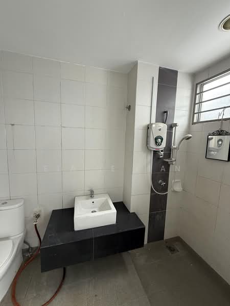 Rumah Teres 2 Tingkat untuk Disewa di Rawang (Selangor) - Elaine Lian - Bathroom - PropertyGuru.com.my