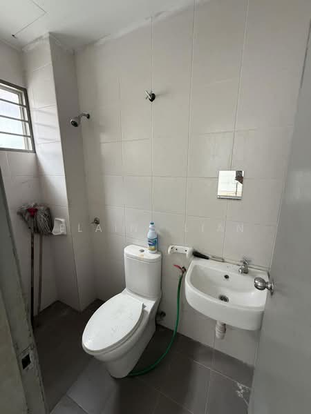Rumah Teres 2 Tingkat untuk Disewa di Rawang (Selangor) - Elaine Lian - Bathroom - PropertyGuru.com.my