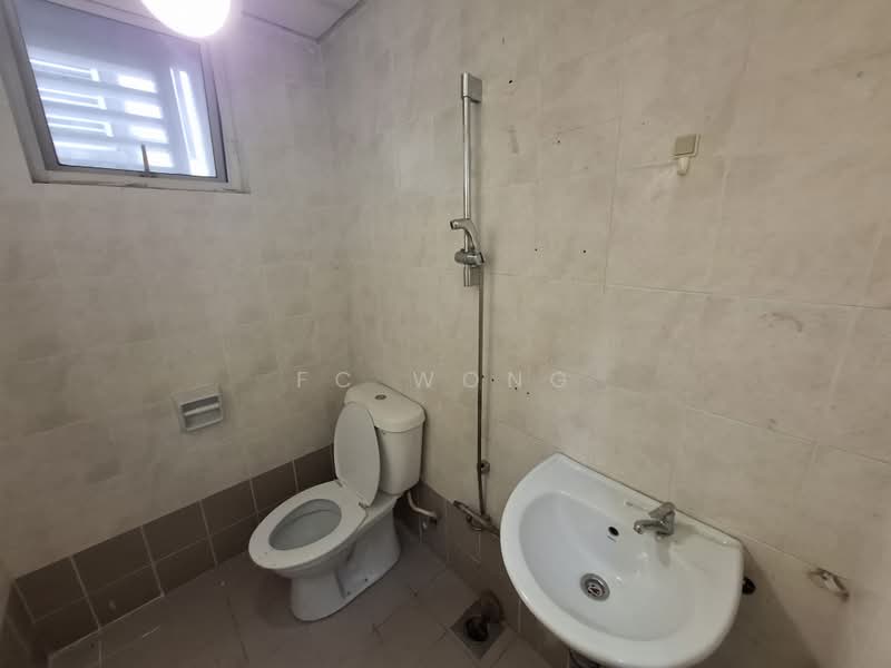 Kedai / Pejabat untuk Dijual di Kota Damansara (Selangor) - FC Wong - Bathroom - PropertyGuru.com.my