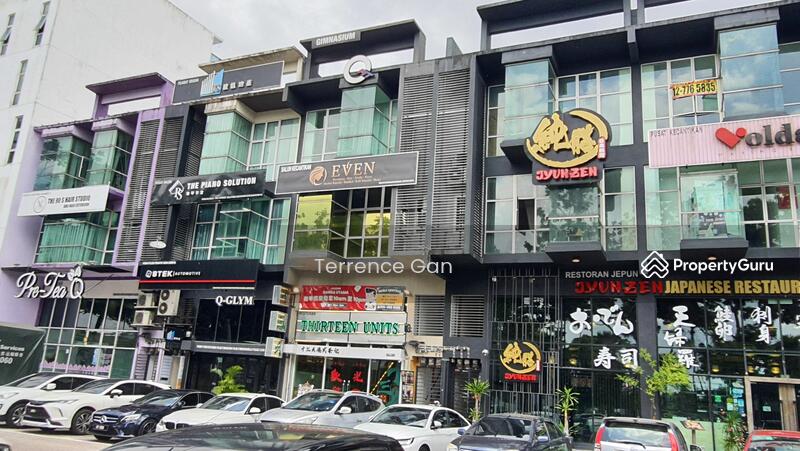 AT PUSAT PERDAGANGAN DANGA UTAMA 