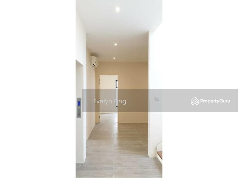 3 Storey House With Roof Top Private Pool Lift Jalan Damai, Kuala