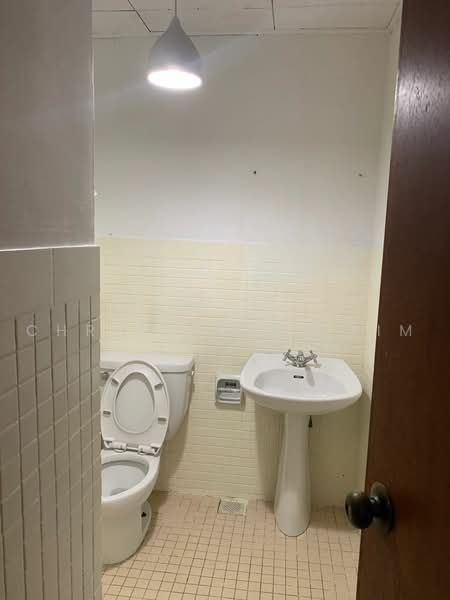 Kondominium untuk Dijual di Kampung Warisan - Christopher Lim - Bathroom - PropertyGuru.com.my