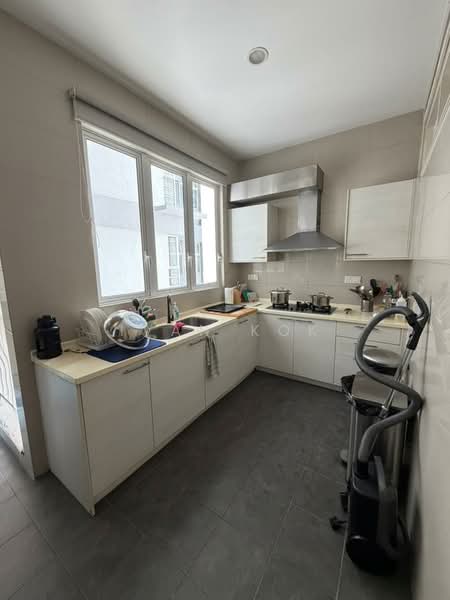 Kondominium untuk Dijual di 9 Bukit Utama Condominium - Ivan Kok - Kitchen - PropertyGuru.com.my