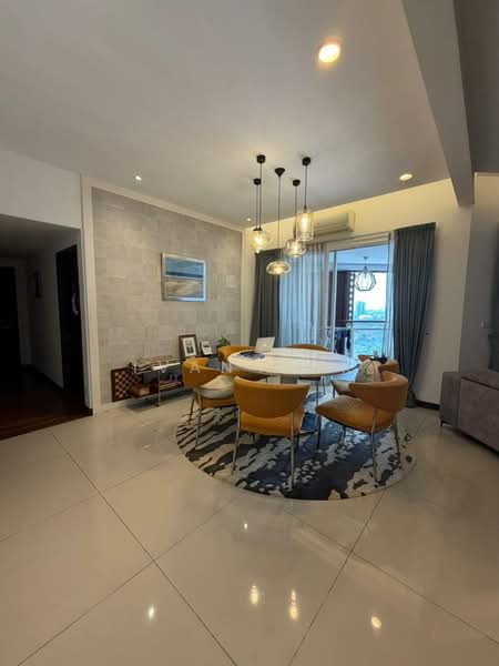 Kondominium untuk Dijual di 9 Bukit Utama Condominium - Ivan Kok - Dining Room - PropertyGuru.com.my