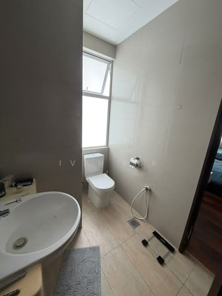 Kondominium untuk Dijual di 9 Bukit Utama Condominium - Ivan Kok - Bathroom - PropertyGuru.com.my
