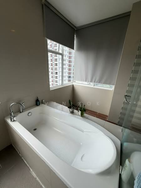 Kondominium untuk Dijual di 9 Bukit Utama Condominium - Ivan Kok - Bathroom - PropertyGuru.com.my