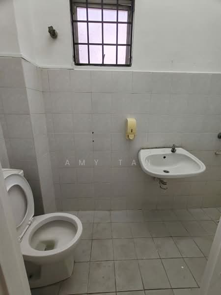 Rumah Teres 2 Tingkat untuk Disewa di Bandar Utama 1 (Bandar Utama) - Amy Tan - Bathroom - PropertyGuru.com.my