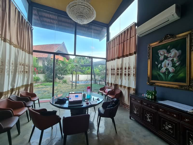 Semi-Detached House for Sale in Seri Kembangan (Selangor) - Emmy Yap - Living Room - PropertyGuru.com.my