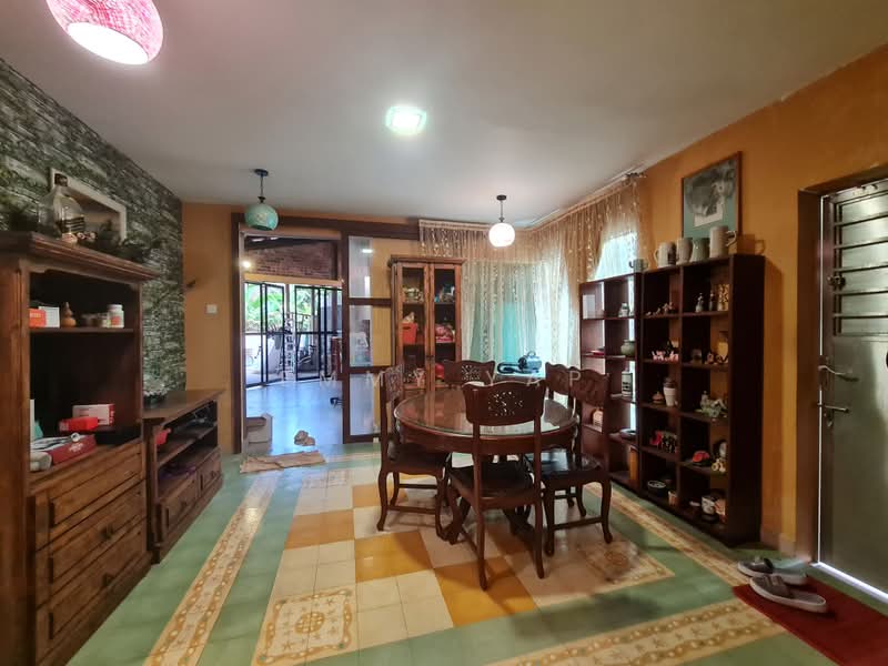 Semi-Detached House for Sale in Seri Kembangan (Selangor) - Emmy Yap - Dining Room - PropertyGuru.com.my