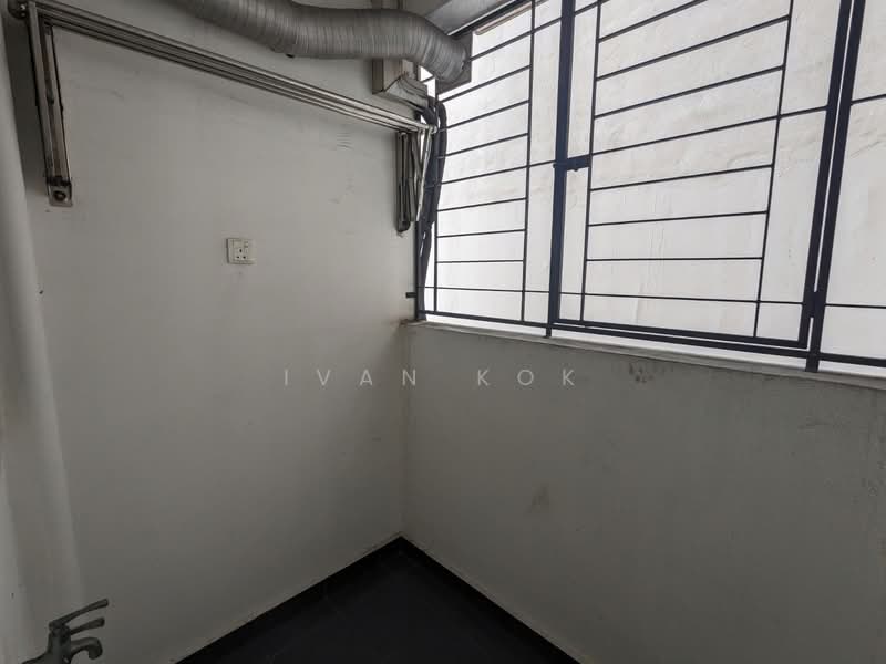 Kondominium untuk Dijual di Puncak Nusa Kelana - Ivan Kok - Balcony - PropertyGuru.com.my
