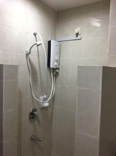 Kondominium untuk Dijual di Casa Tropicana - Ivan Kok - Bathroom - PropertyGuru.com.my