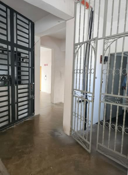 Pangsapuri untuk Dijual di Taman Bunga Merah - Wendy Lee - Entrance - PropertyGuru.com.my