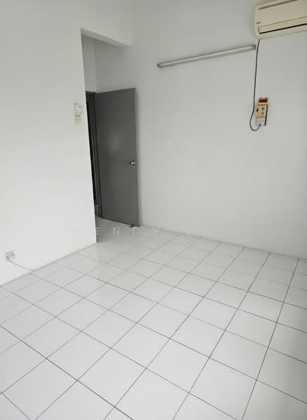 Pangsapuri untuk Dijual di Taman Bunga Merah - Wendy Lee - Room 2 - PropertyGuru.com.my