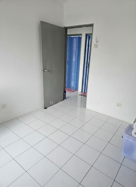 Pangsapuri untuk Dijual di Taman Bunga Merah - Wendy Lee - Room 3 - PropertyGuru.com.my