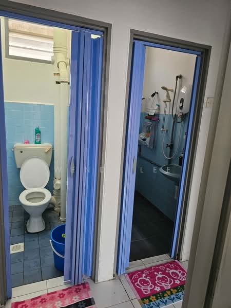 Pangsapuri untuk Dijual di Taman Bunga Merah - Wendy Lee - Bathroom - PropertyGuru.com.my