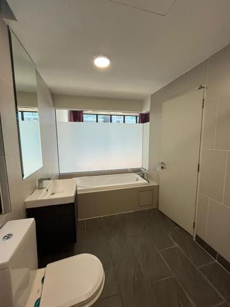 Kediaman Servis untuk Dijual di Verde - Ivan Kok - Bathroom - PropertyGuru.com.my