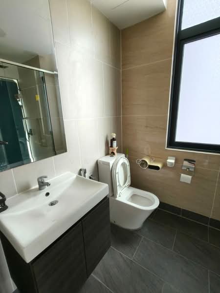 Kediaman Servis untuk Dijual di Verde - Ivan Kok - Bathroom - PropertyGuru.com.my