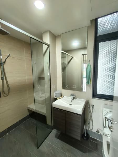 Kediaman Servis untuk Dijual di Verde - Ivan Kok - Bathroom - PropertyGuru.com.my