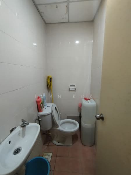 Condominium for Sale at Metropolitan Square Service Residence - Ivan Kok - Bathroom - PropertyGuru.com.my