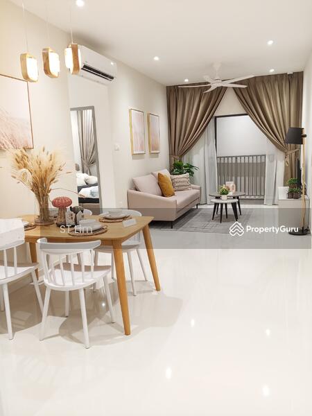 Iconic Harmony - Living with balcony