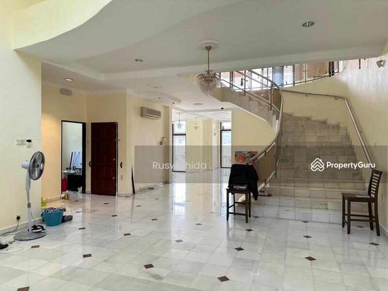 For Sale - Bungalow in Bukit Jambul for Sale