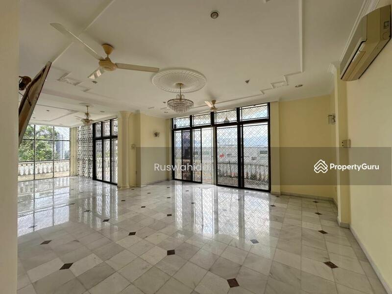 For Sale - Bungalow in Bukit Jambul for Sale