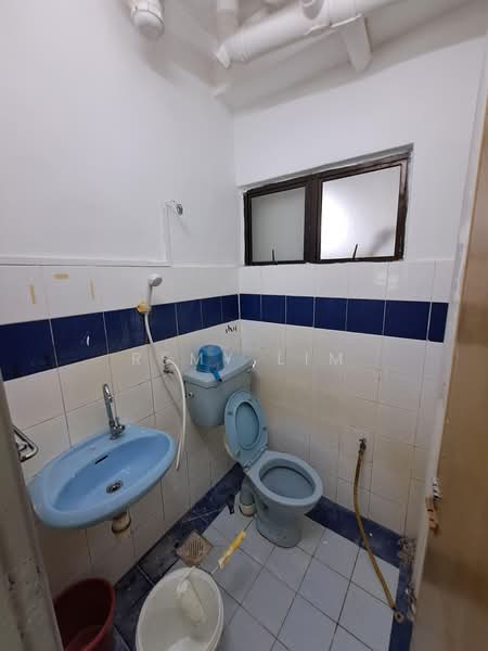 Apartment for Sale at Taman Lembah Maju 600 Apartment - Remy Lim - Bathroom - PropertyGuru.com.my