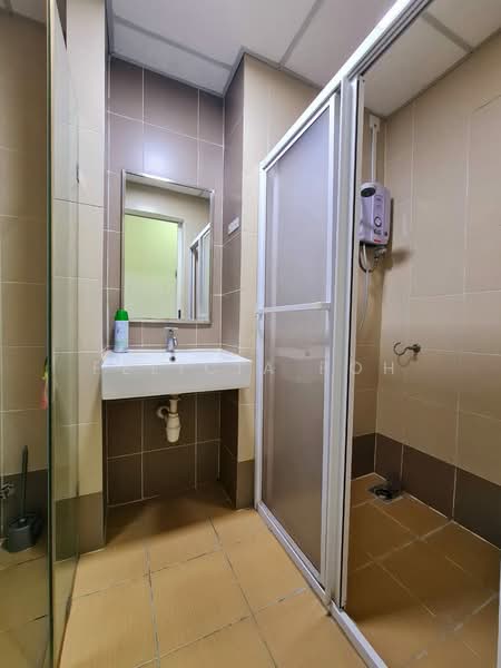 Servis Apartment untuk Disewa di Centrestage Designer Suite - Felicia Poh - Bathroom - PropertyGuru.com.my