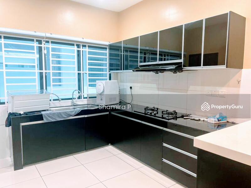 Condominium for Rent at Oasis 1 - Shamira P - Free Cuckoo water dispenser. Black glossy kitchen cabinet for easy maintenance. Hood & hob included - PropertyGuru.com.my