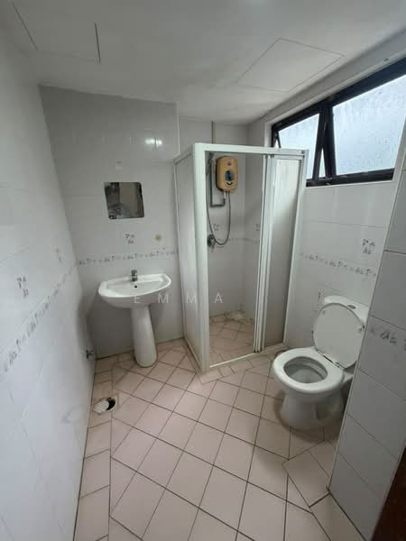 Condominium for Rent at Cyber Heights Villa - Emma . - Bathroom - PropertyGuru.com.my