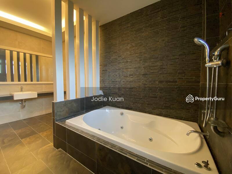 Master Suite Ensuite Bathroom Bath Tub 