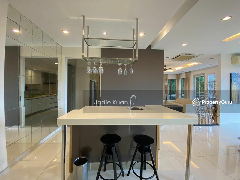 Kitchen Bar 