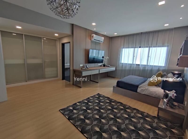 Yenni 010-886 2933