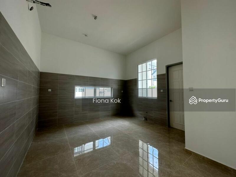 TAMAN PARKLAND, Kluang, Johor, 5 Bedrooms, 4500 sqft, Bungalow House For Sale, by Fiona Kok