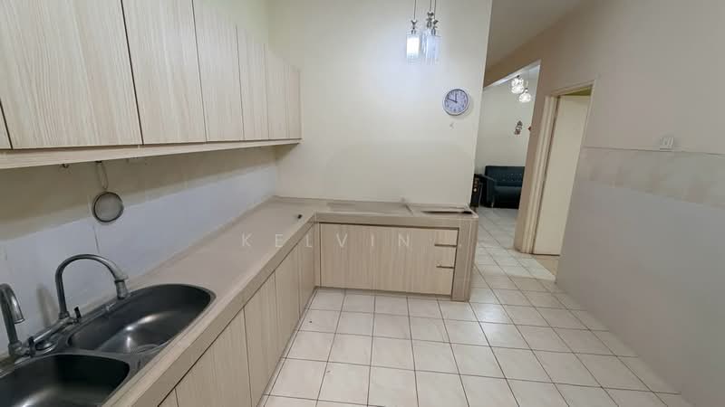 Rumah Bandar untuk Dijual di Bandar Country Homes (Rawang) - Kelvin . - Kitchen - PropertyGuru.com.my