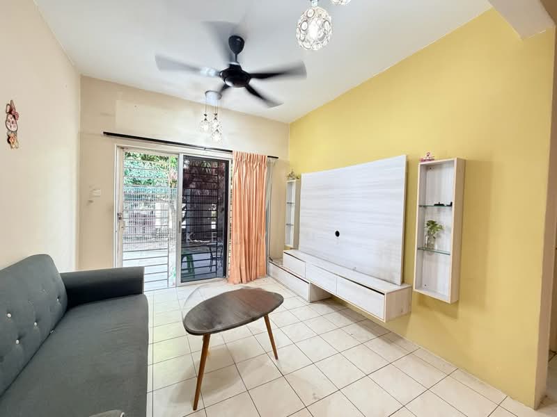 Rumah Bandar untuk Dijual di Bandar Country Homes (Rawang) - Kelvin . - Living Room - PropertyGuru.com.my